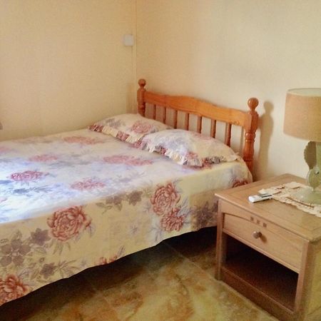Cardamon Villa Is A 2 Bedroom With 1 Bathroom And Seperate Toilet Detached House With Ac And Swimming Pool , 5 Minutes Walk From Flic En Flac Public Beach Eksteriør billede