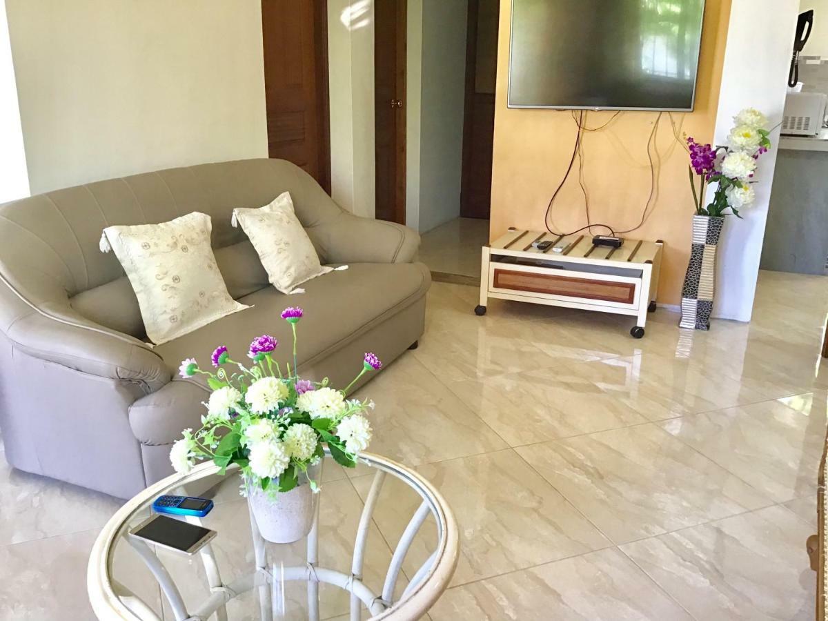 Cardamon Villa Is A 2 Bedroom With 1 Bathroom And Seperate Toilet Detached House With Ac And Swimming Pool , 5 Minutes Walk From Flic En Flac Public Beach Eksteriør billede