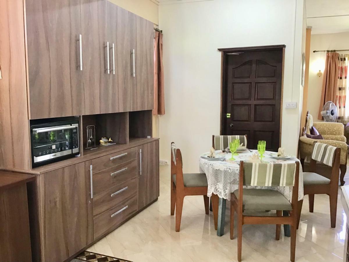 Cardamon Villa Is A 2 Bedroom With 1 Bathroom And Seperate Toilet Detached House With Ac And Swimming Pool , 5 Minutes Walk From Flic En Flac Public Beach Eksteriør billede