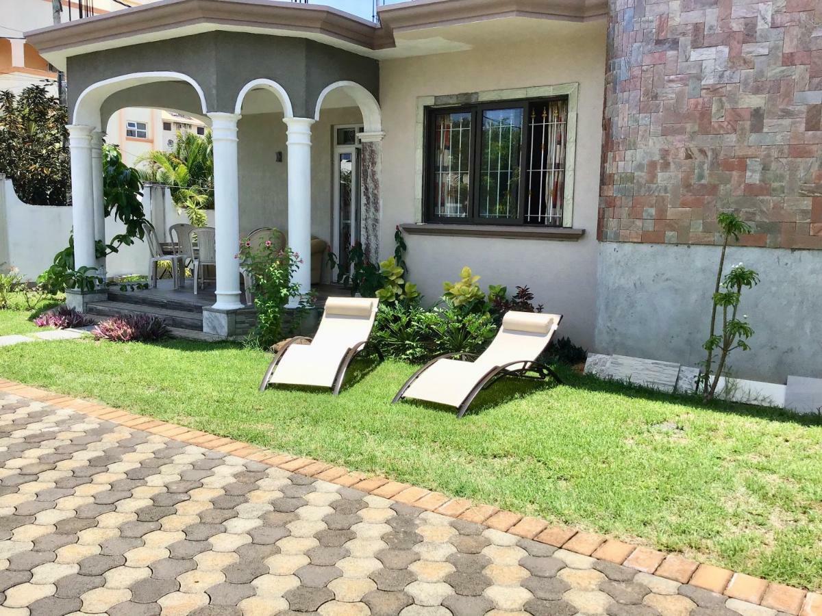 Cardamon Villa Is A 2 Bedroom With 1 Bathroom And Seperate Toilet Detached House With Ac And Swimming Pool , 5 Minutes Walk From Flic En Flac Public Beach Eksteriør billede